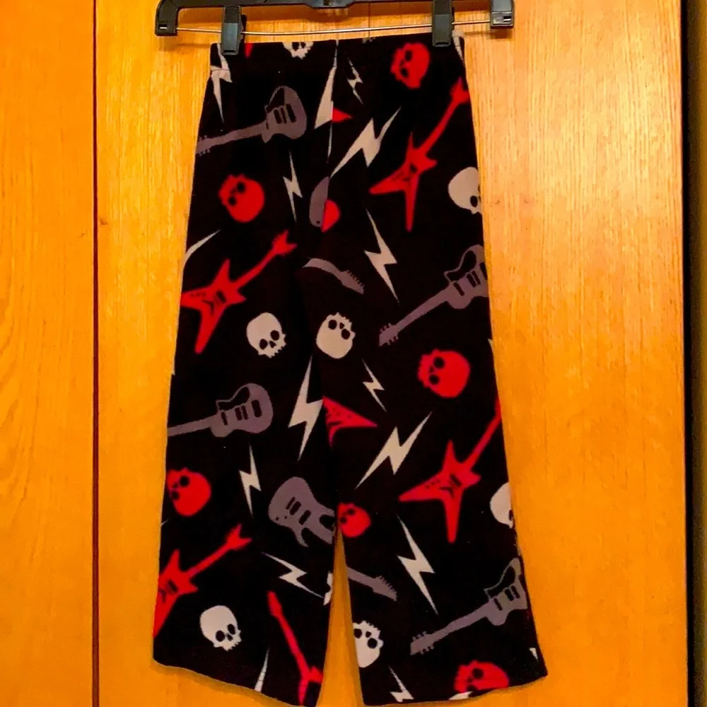 Boy’s size 6 fleece pajama pants black red gray skull electric guitar lightning